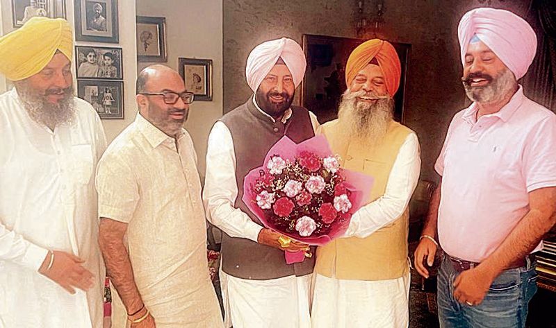 Kewal Singh Dhillon meeting a group of community and religious figures at an indoor gathering