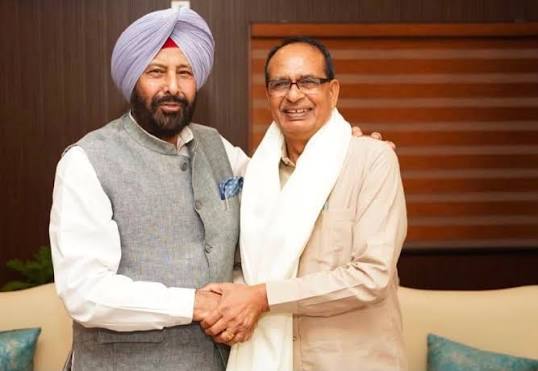 Kewal Singh Dhillon with a senior national leader at a meeting after joining the Bharatiya Janata Party